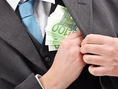 Συνελήφθη τραπεζικός υπάλληλος «μαϊμού»