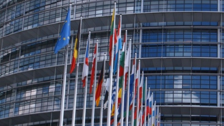 Κομισιόν: Διασφαλισμένες οι καταθέσεις των Ελλήνων Κομισιόν: Διασφαλισμένες οι καταθέσεις των Ελλήνων