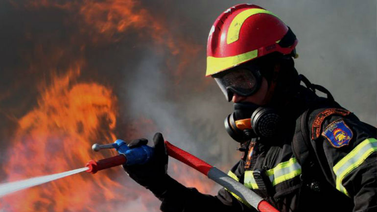 Βόλος: Πύρινη κόλαση σε κτηνοτροφική μονάδα