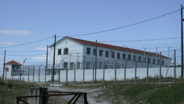 Αποφυλακίστηκε… για λίγα λεπτά