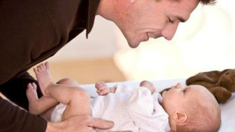 Συμβουλές για να εμπιστευτείτε την επόμενη φορά το μωρό στον μπαμπά του