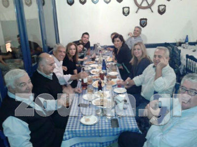 Για ουζάκι η Φώφη στο Πέραμα