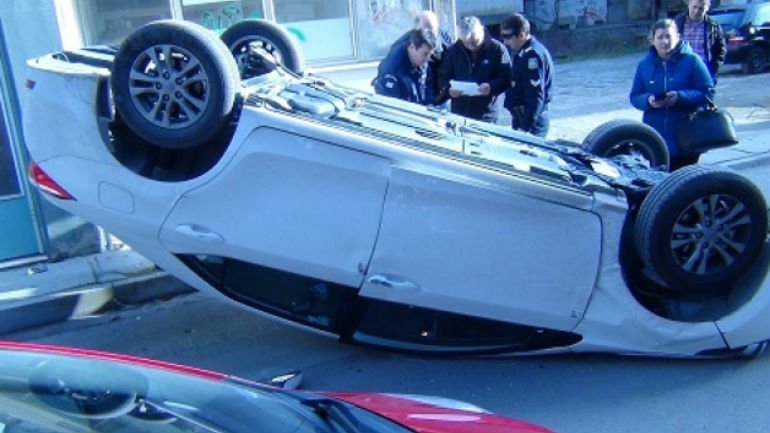 Πάτρα: Το αυτοκίνητο τούμπαρε, αλλά ο οδηγός δεν έπαθε το παραμικρό