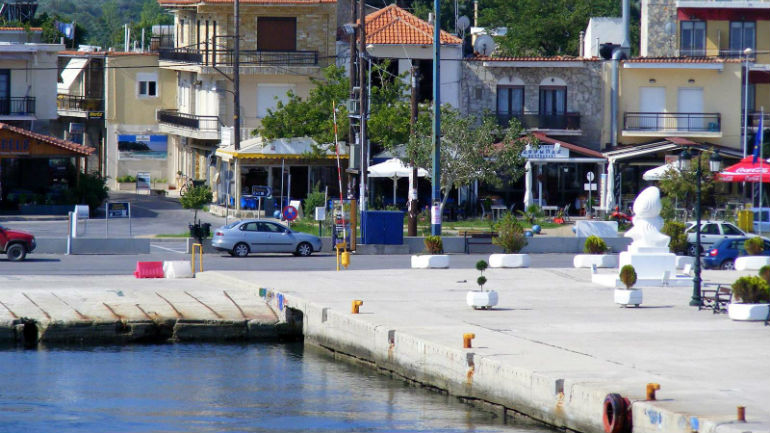 Θάσος: Τροχαίο ατύχημα μέσα στο λιμάνι – Ένα άτομο στο νοσοκομείο