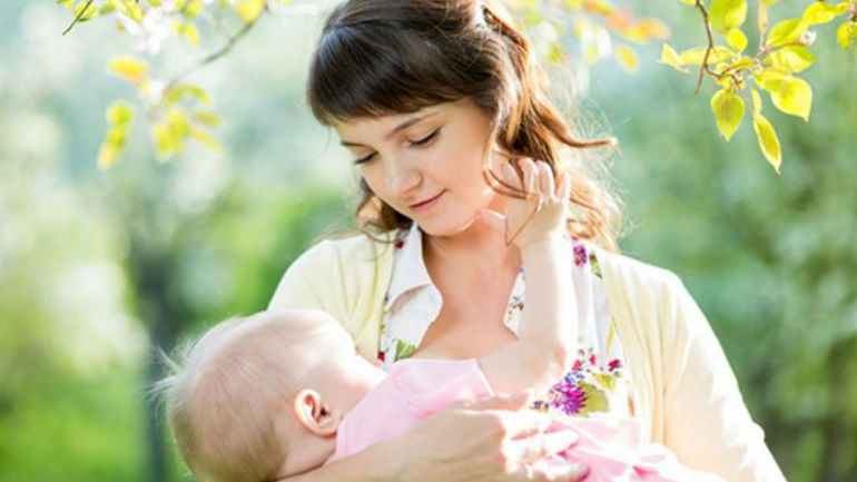Ο θηλασμός μεγαλώνει έξυπνα παιδιά!