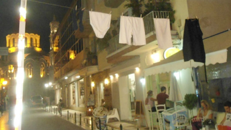 Πρωτότυπη διαμαρτυρία στο κέντρο του Βόλου