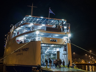 Με 5,5 ώρες καθυστέρηση απέπλευσε από τον Πειραιά το πλοίο «Παναγία Τήνου»