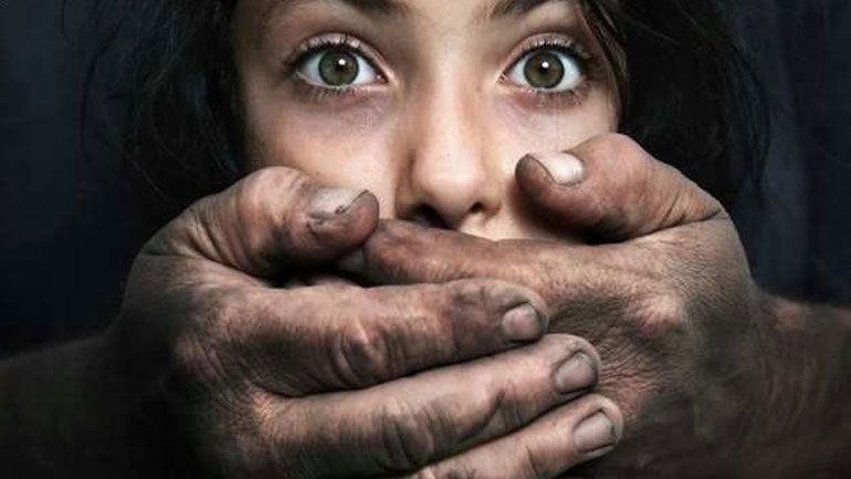 Λάρισα: Προσπάθησε να βιάσει συγχωριανή του και… πήγε σε μπαρ