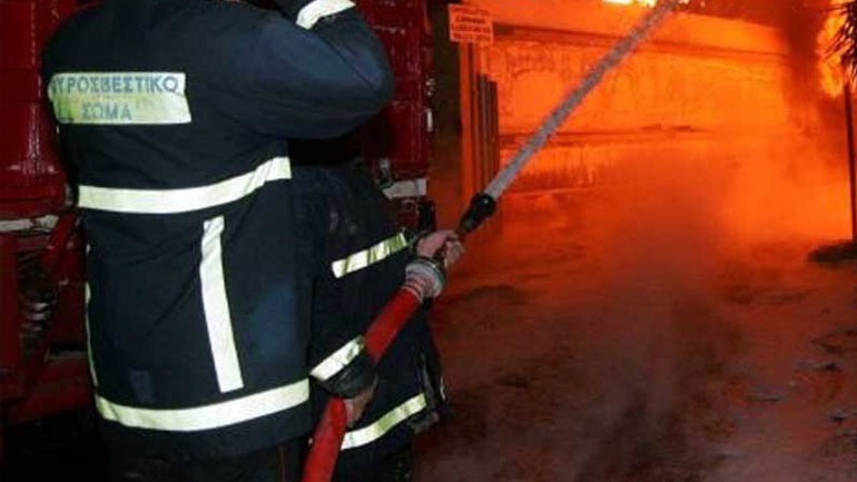 Λάρισα: Μεγάλη φωτιά σε στάβλο – Κάηκαν ζώα