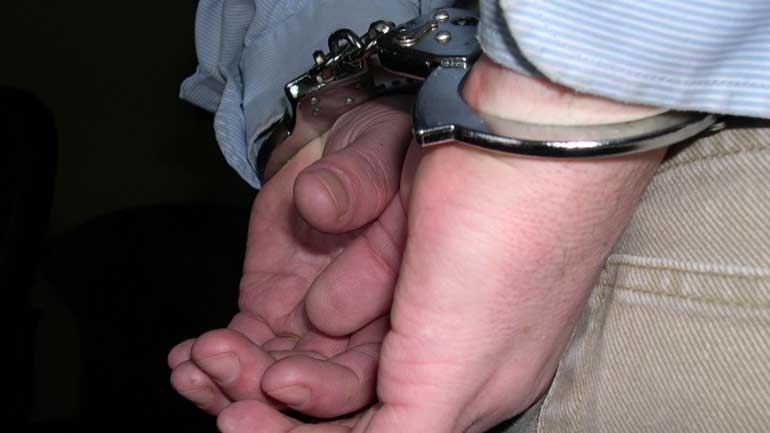 Πάτρα: Νεαρός είχε ρημάξει αυτοκίνητα και μηχανές