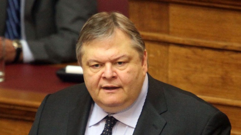 Βενιζέλος: «Ο Τσίπρας ζητεί από τον λαό να καταψηφίσει το μνημόνιο 2, ενώ βάζει τη χώρα σε τρίτο μνημόνιο»