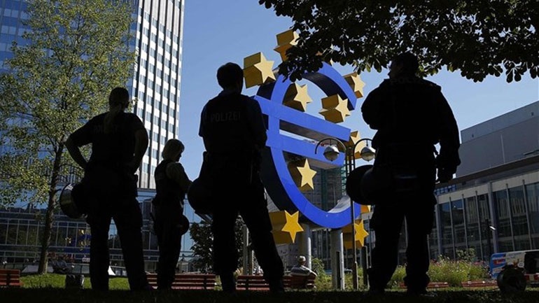 Reuters: Η ΕΚΤ στηρίζει τις ελληνικές τράπεζες έως την ημέρα του δημοψηφίσματος