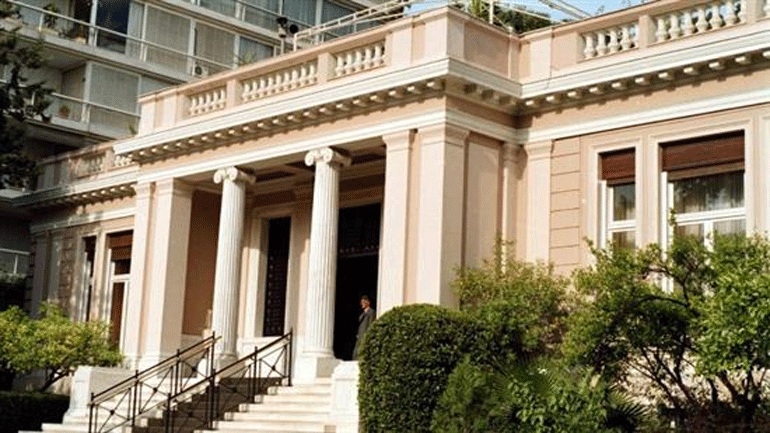 Καθησυχάζει το Μαξίμου: Χωρίς προβλήματα οι συναλλαγές για καύσιμα, φάρμακα και τρόφιμα