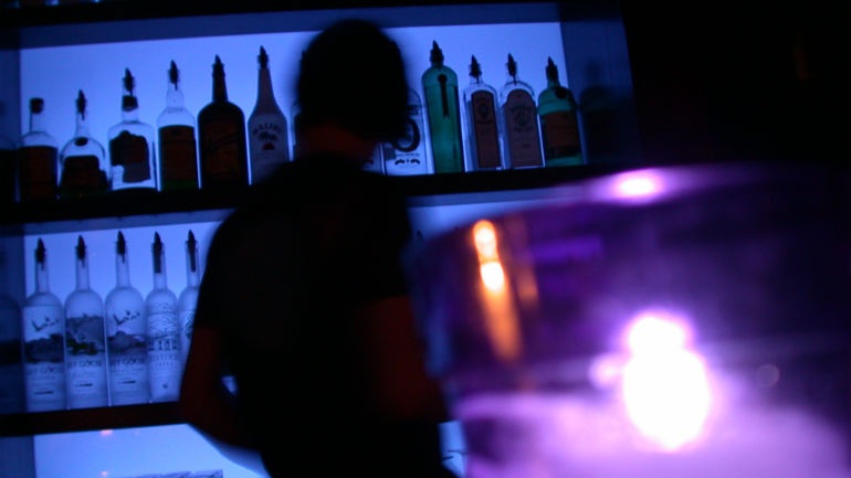 Πάτρα: Βγήκαν μαχαίρια σε κέντρο διασκέδασης