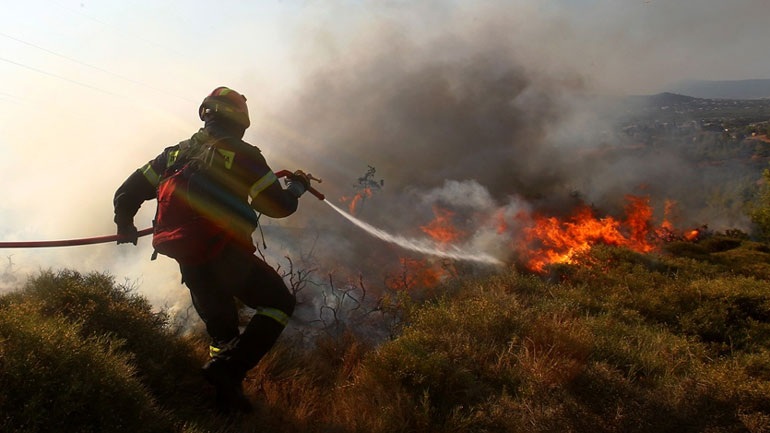 Σε εξέλιξη πυρκαγιά στη Ρόδο