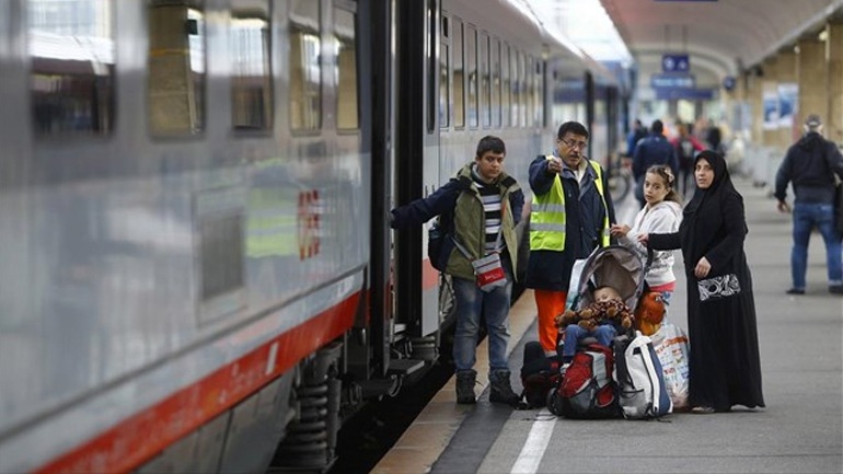 Σλοβενία: Διακόπτει τη σιδηροδρομική σύνδεση με την Κροατία λόγω… προσφύγων
