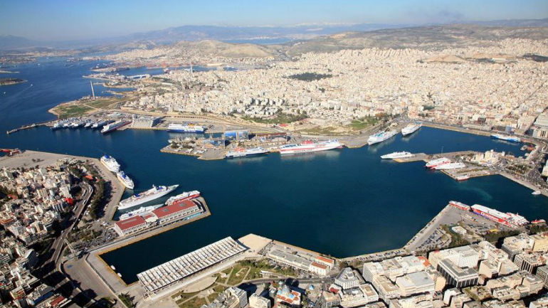 «Βαριά» η ατμόσφαιρα στο λιμάνι του Πειραιά
