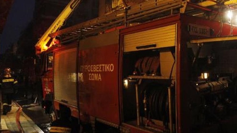 Ηράκλειο: Στο «πόδι» η πυροσβεστική για φωτιά στην Εθνική Οδό