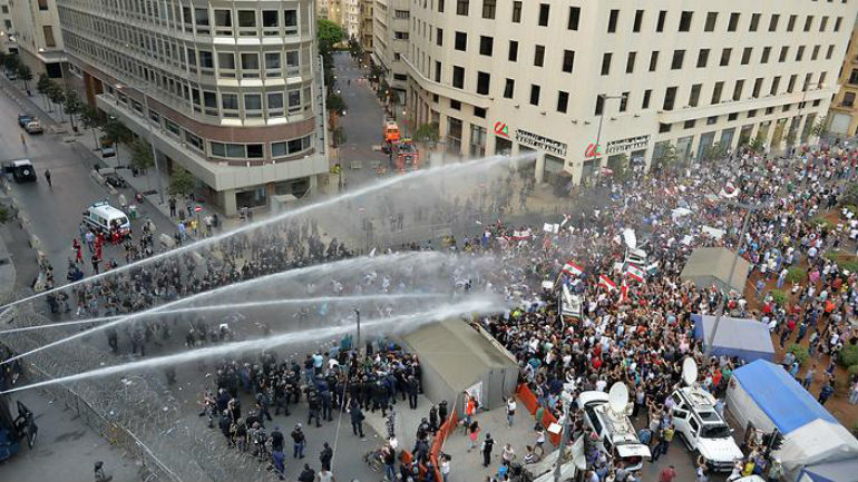 Λίβανος: Βίαιες συγκρούσεις με φόντο τα σκουπίδια