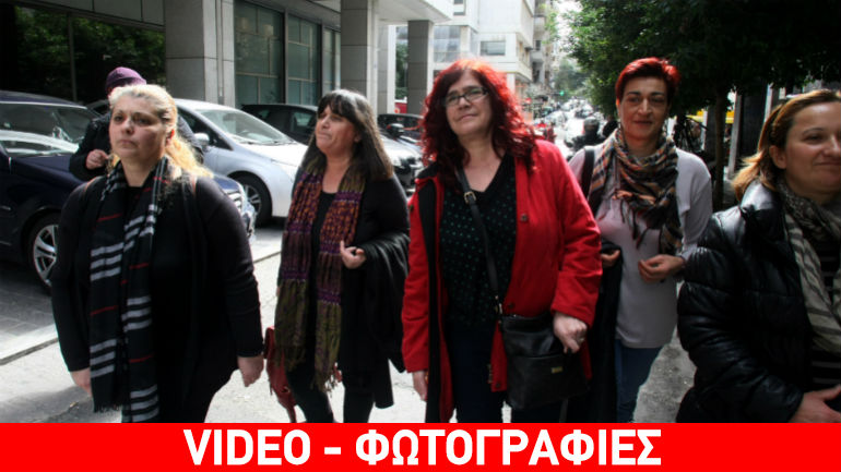 Βαρουφάκης σε απολυμένες καθαρίστριες: «Σύντομα θα επιστρέψετε στις δουλειές σας»