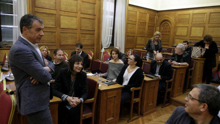 Θεοδωράκης: «Κάποιοι ανόητοι απειλούν τη Γερμανία με κατασχέσεις»