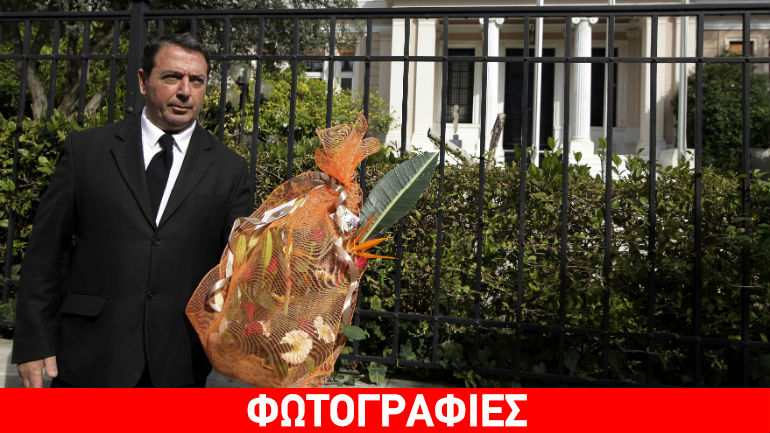 Τα λουλούδια στον Αλέξη από μένα…