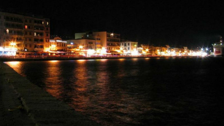 Χίος: Νεαρή και ηλικιωμένος στο νοσοκομείο μετά από τροχαίο