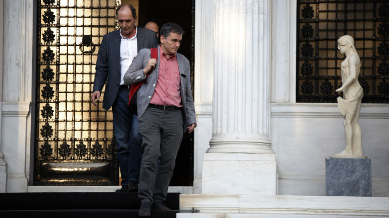 Τσακαλώτος – Σταθάκης ενημέρωσαν τους βουλευτές του ΣΥΡΙΖΑ για τη συμφωνία