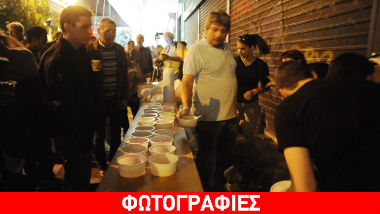 Διαμαρτυρία μετά μουσικής του ΠΑΜΕ έξω από το υπουργείο Εργασίας