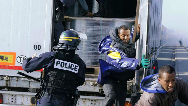 Σλοβακία: Δύο φορτηγά με πρόσφυγες εντοπίστηκαν στα σύνορα με την Ουγγαρία