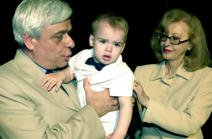 Ο Προκόπης Παυλόπουλος γίνεται νονός το 2001