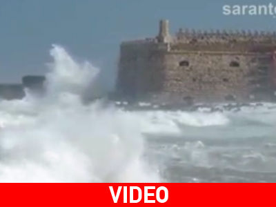 Ηράκλειο: Κύματα «καταπίνουν» το Ενετικό φρούριο