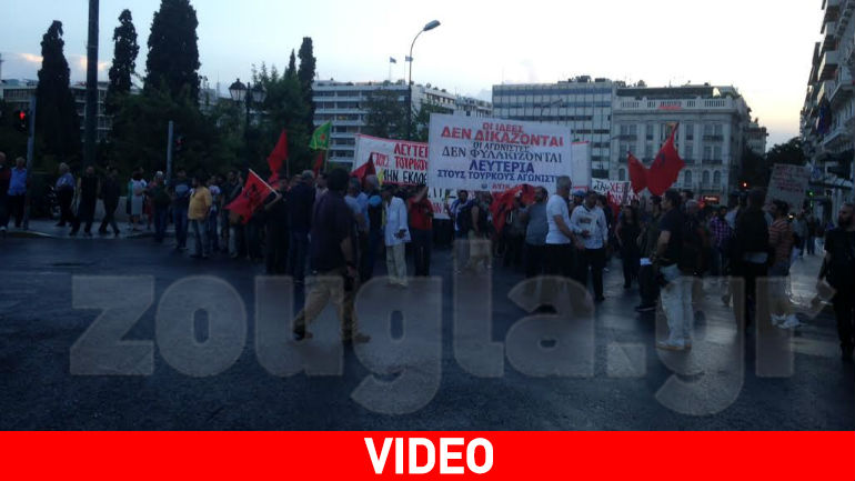 Η στιγμή της έντασης μεταξύ αντιεξουσιαστών και Ποντίων