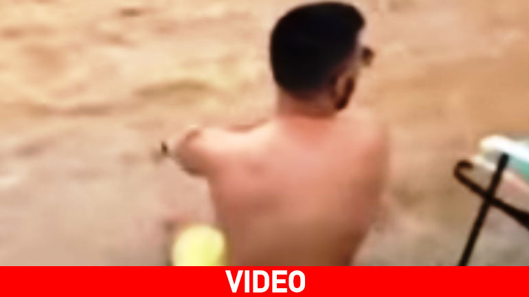 Ενώ ο κόσμος χάνεται… ηλιοθεραπεία και βουτιές στα νερά του χειμάρρου