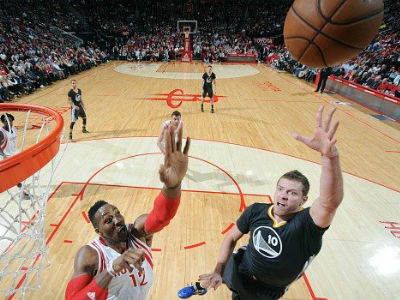 Διέλυσαν τους Ρόκετς οι Γουόριορς