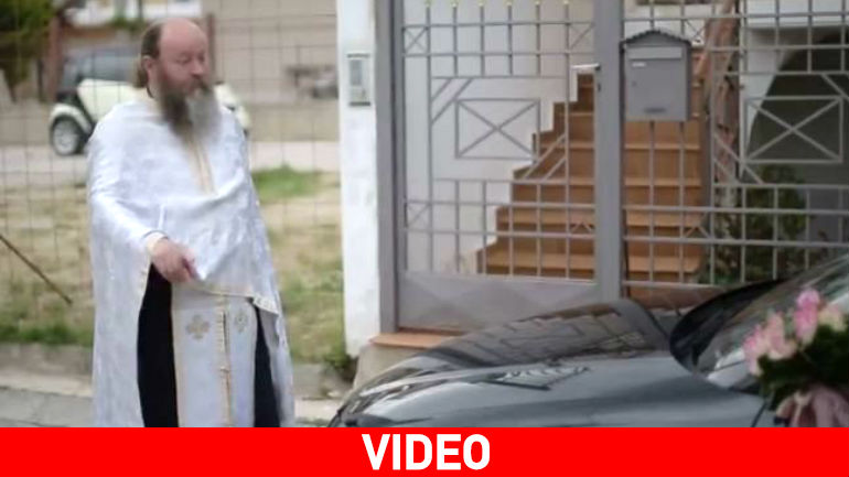 Η νύφη… δεν το ‘σκασε – Την «τσάκωσε» ο παπάς