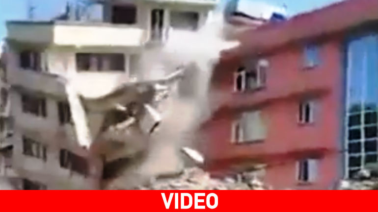 Νεπάλ: Καρέ-καρέ η κατάρρευση κτηρίου από τον σεισμό των 7,3R