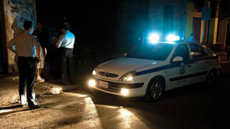 Μπήκε στο καφενείο κρατώντας τσεκούρι… και κατέληξε στο νοσοκομείο