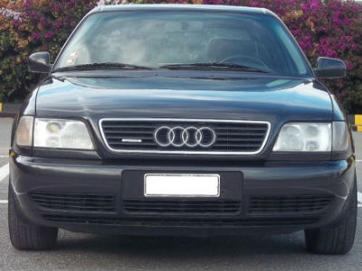 Πουλάει το πολυτελές αυτοκίνητό του με… χιουμοριστικές μαντινάδες