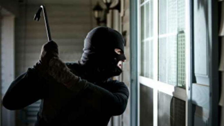 Ξάνθη: Εισέβαλαν στο σπίτι του με ρόπαλα και λοστούς