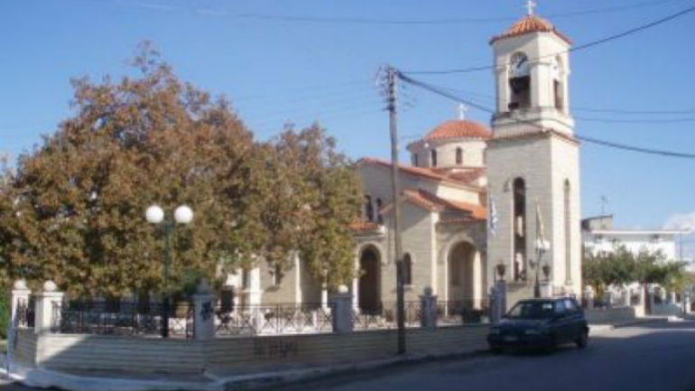 Παπάς πέθανε την ώρα της περιφοράς του Εσταυρωμένου