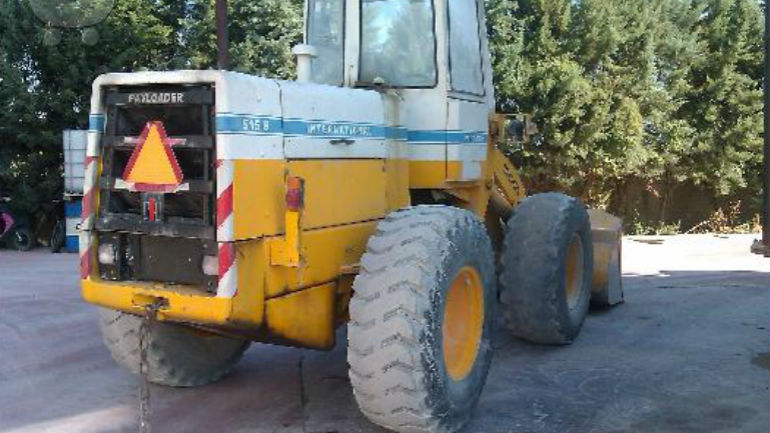 Τρίκαλα: Έκλεψαν φορτωτή, αλλά γύρισαν με τα πόδια