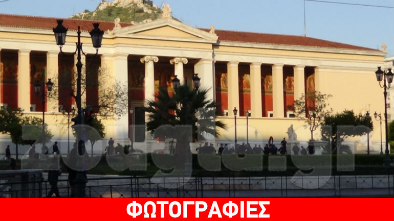 Διαδήλωση… αστυνομικών στα Προπύλαια