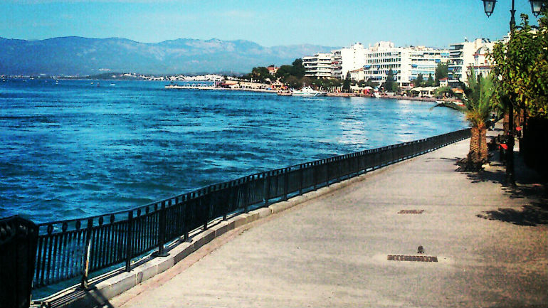 Χαλκίδα: Φωτιά σε αποθήκη καφετέριας