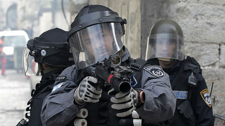 Ισραήλ: Με πραγματικά πυρά θα «απαντούν» στις πέτρες