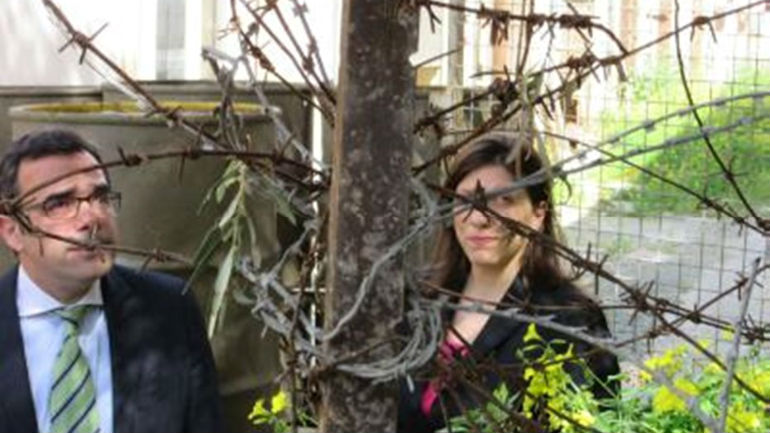 Στη «νεκρή ζώνη»  και στο στρατόπεδο της ΕΛΔΥΚ η Ζωή Κωνσταντοπούλου