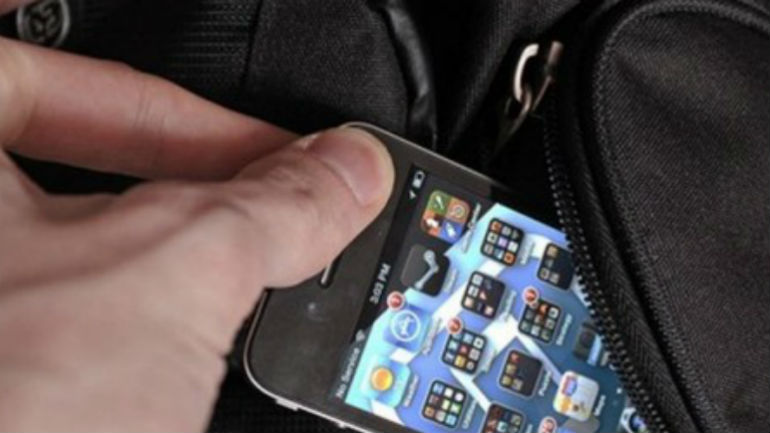 Ηράκλειο: «Ψώνισε» κινητό από κατάστημα ρούχων