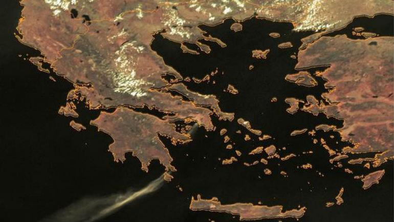 Ορατές από δορυφόρο οι πυρκαγιές σε Λακωνία και Υμηττό