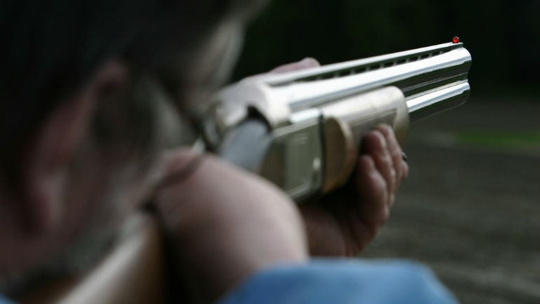 Πρέβεζα: Ο ένας απείλησε με μαχαίρι, ο άλλος πυροβόλησε