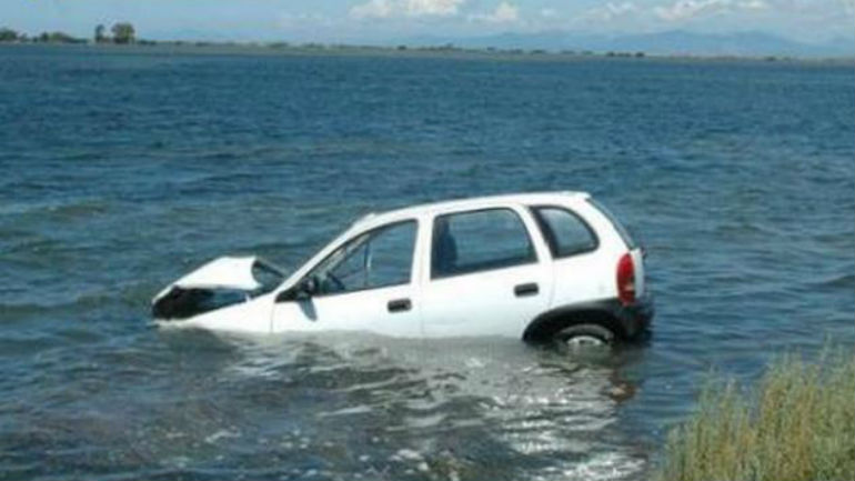 Λέσβος: Αυτοκίνητο «βούτηξε» στη θάλασσα